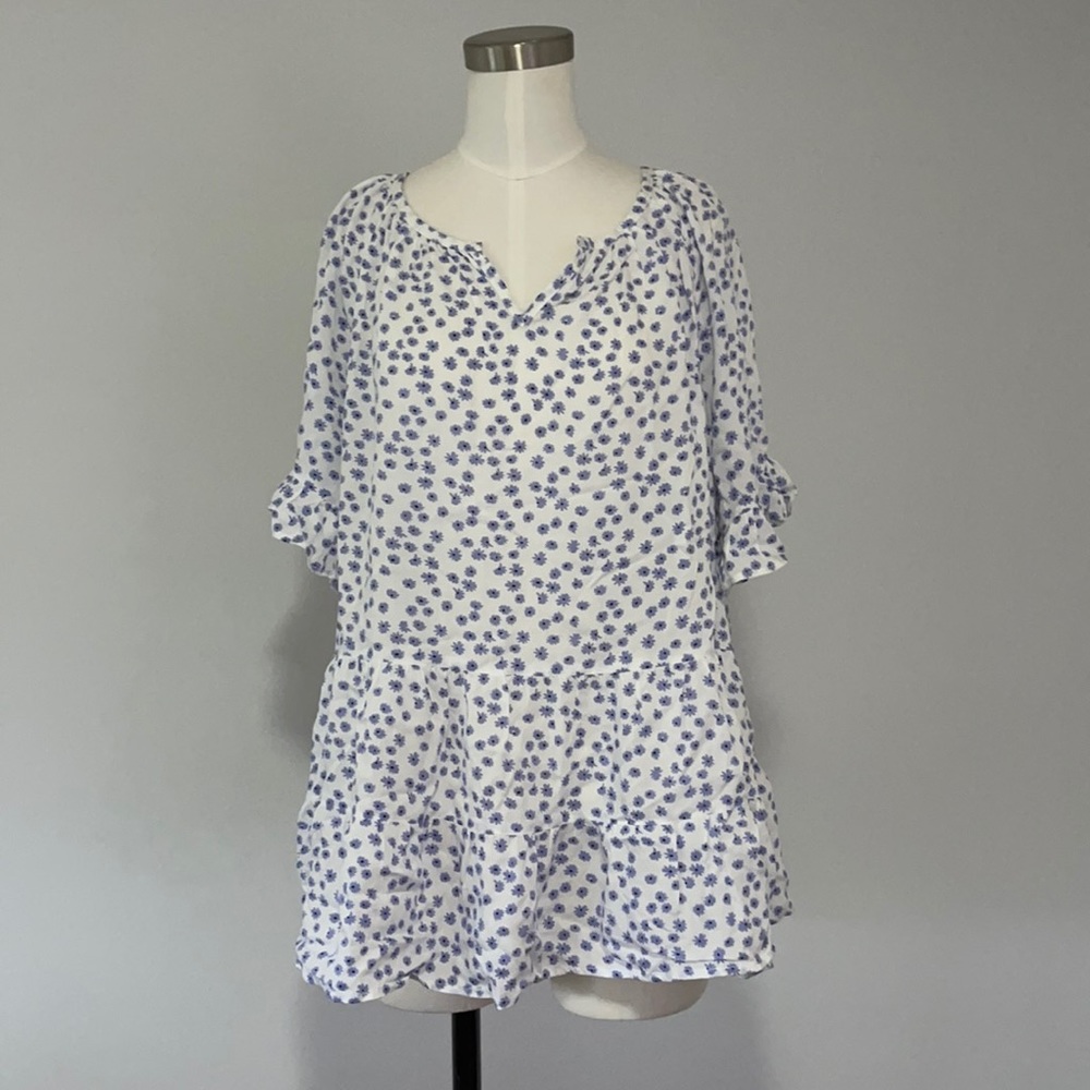 NWT beach lunch lounge collection flowy lavender daisy peplum top size large.